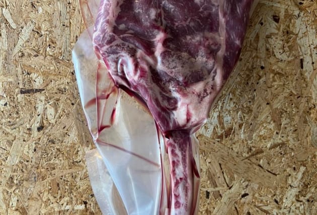 Fersk Tomahawksteik af 100% Angus-nauti frá Stóra-Ármóti
