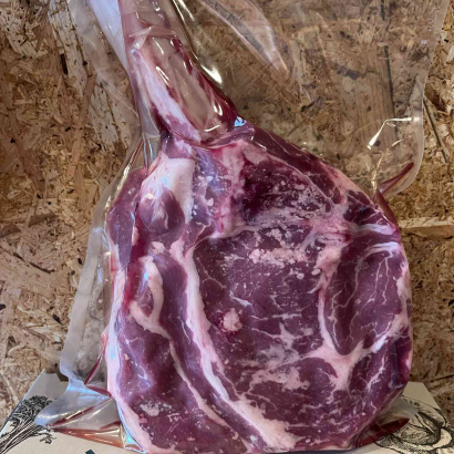 Fersk Tomahawksteik af 100% Angus frá Stóra-Ármóti