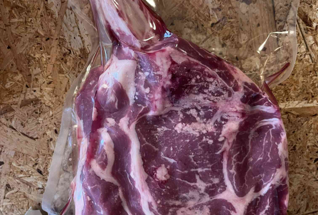 Fersk Tomahawksteik af 100% Angus frá Stóra-Ármóti