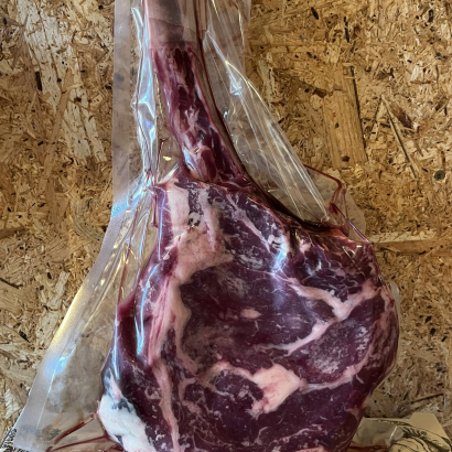 Fersk Tomahawksteik af grasfóðruðum ungnautum frá Holti