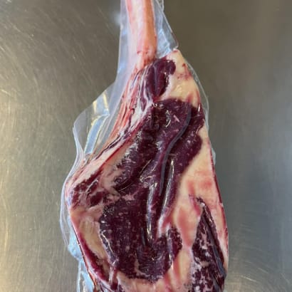 Fersk lífræn Tomahawk-steik frá Neðra-Hálsi