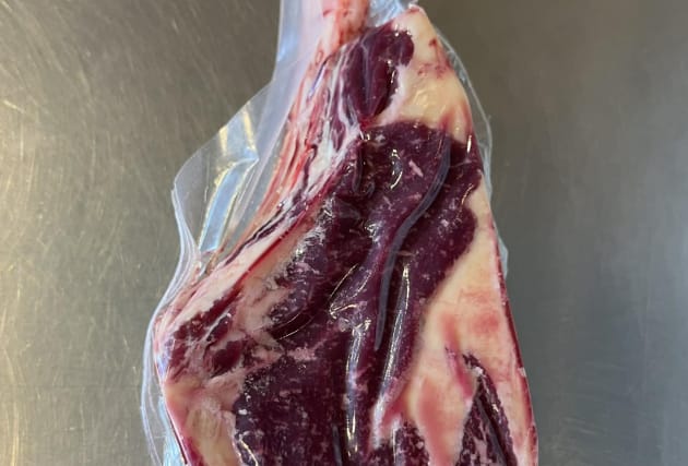 Fersk lífræn Tomahawk-steik frá Neðra-Hálsi