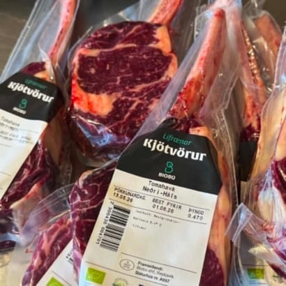 Fersk lífræn Tomahawk-steik frá Neðra-Hálsi