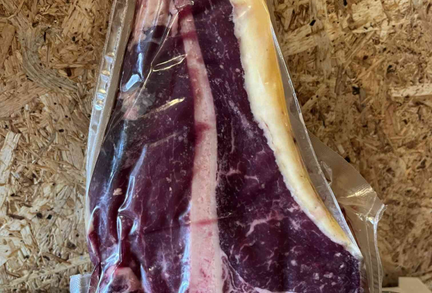 Fersk lífræn T-beinssteik frá Neðra-Hálsi