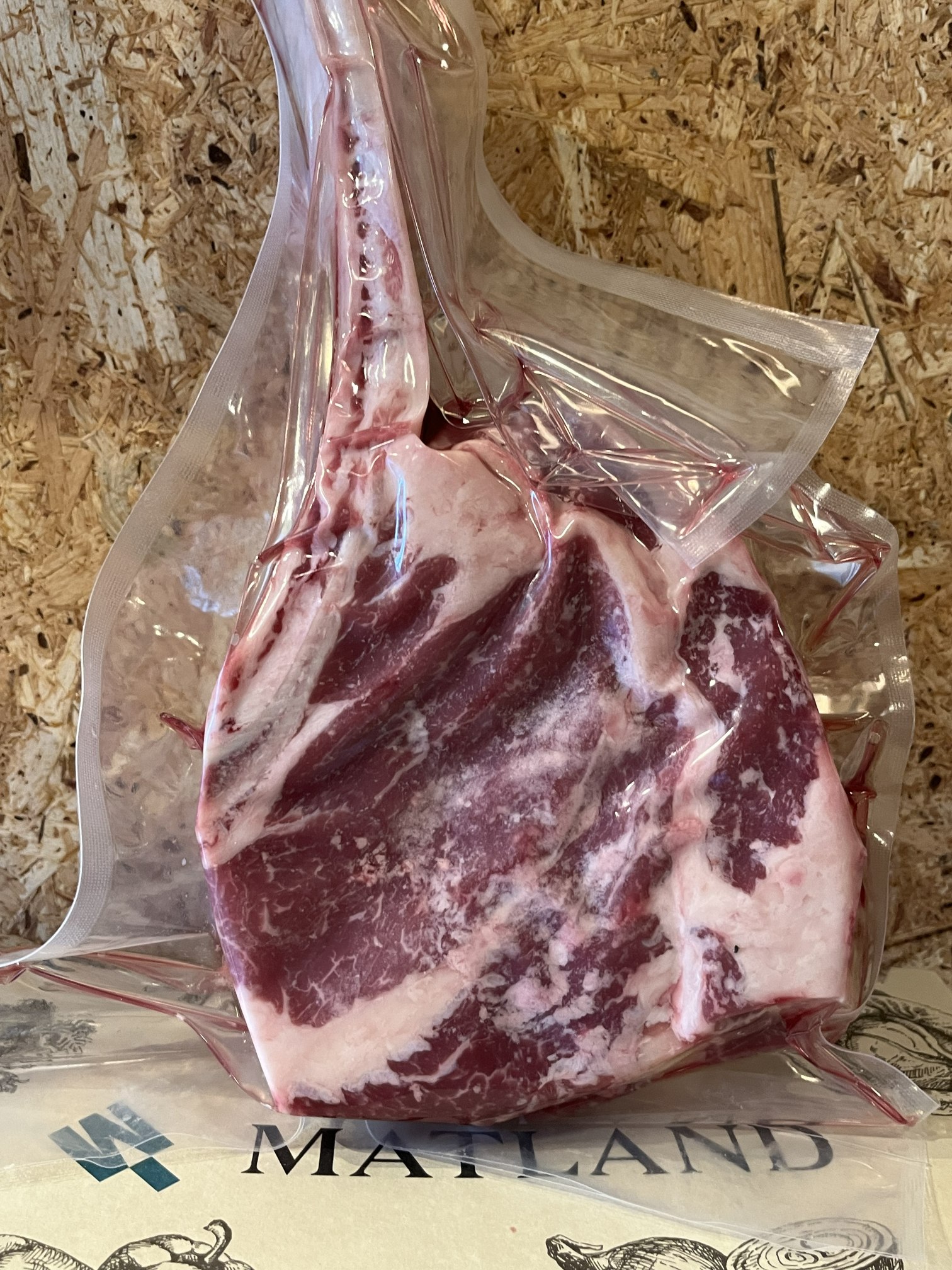 Fersk Tomahawksteik af 100% Angus frá Stóra-Ármóti