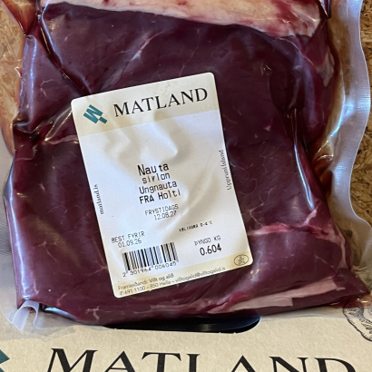 Ferskar sirloinsteikur af grasfóðruðum ungnautum frá Holti